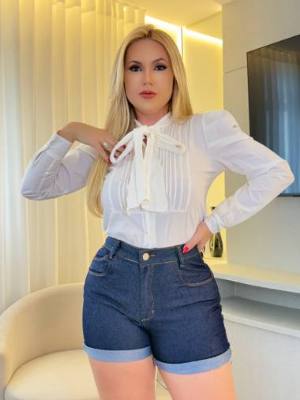 Short Jeans Escuro Barra Dobrada
